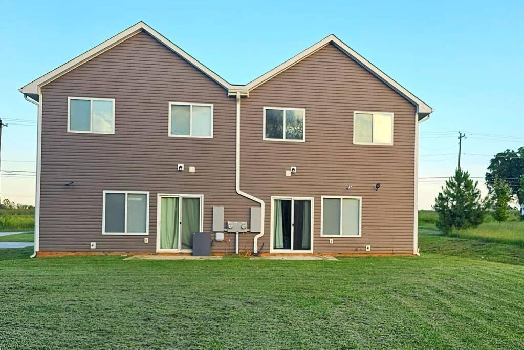 Gorgeous 3 Bedroom Home With Cable Tv In All Rooms & Free Wi-Fi Concord Exterior foto