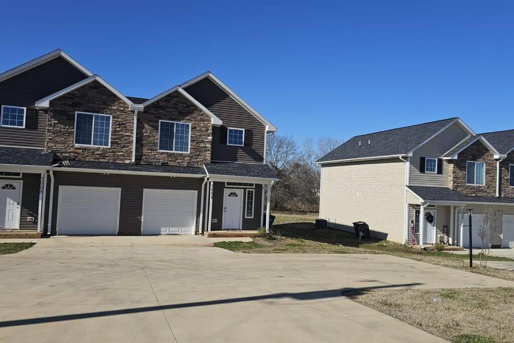 Gorgeous 3 Bedroom Home With Cable Tv In All Rooms & Free Wi-Fi Concord Exterior foto